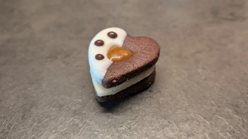 Ein gefülltes Herz-Plätzchen